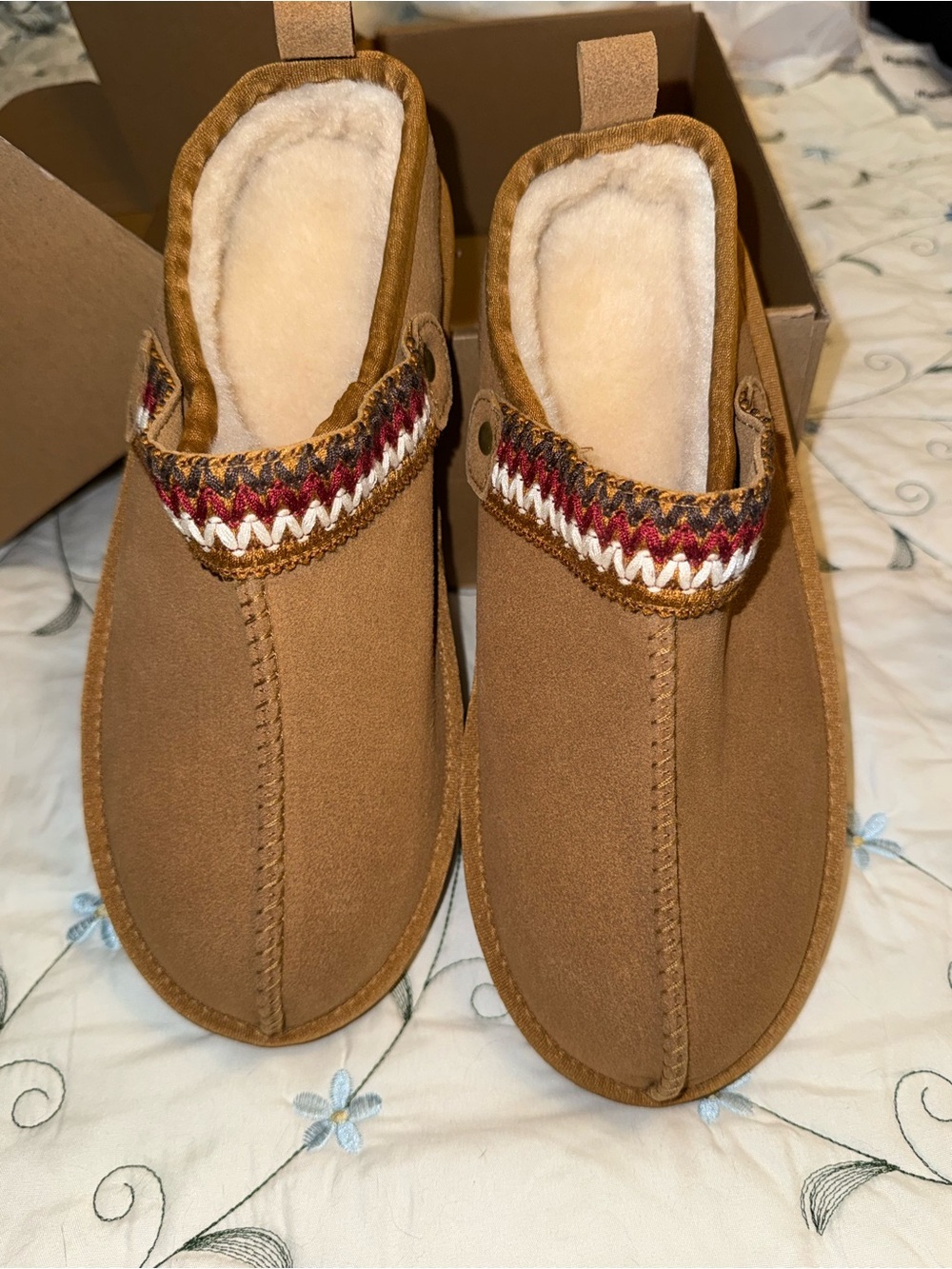 Cozy Brown Slip-On Sherpa-Lined Slipper/Shoes Indoor/Out with Multicolor Trim